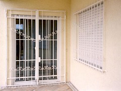 Gittertür und Fenstergitter