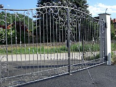 Entrance gate